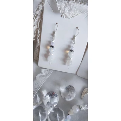 holdkő és kalcedon fülbevaló